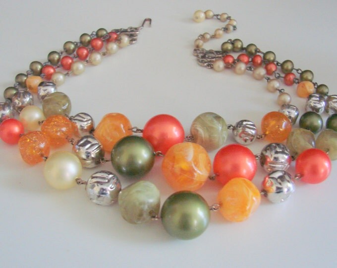 Lucite Bead Bib Necklace / Peach / Green / Persimmon / Orange / Silver / 50s Vintage Jewelry