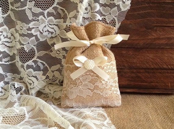 10x lace covered burlap Personalised favor bags by PinKyJubb