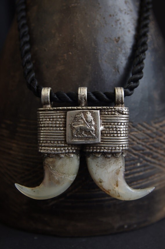 Double Lion's claw pendant silver Ethiopia Lion of