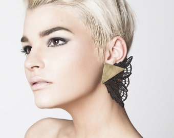 Lace earrings - The Edge - Black lace with brass