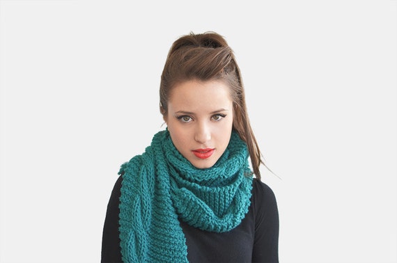 Cable Knit Scarf With Fringes, Chunky Hand Knit Scarf in Teal, Womens Wool Scarf, Blue Green Winter Scarf, Custom Color / Hand knitted