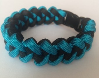 Items similar to 2 color paracord bracelet in a round pattern on Etsy