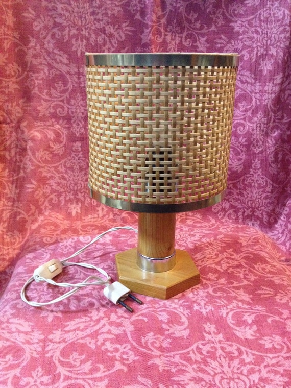 Wicker bedside table lamp