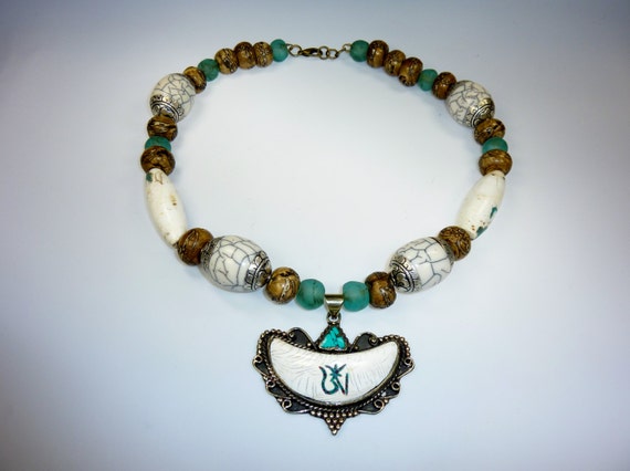 Big Exotic Necklace with Conch II