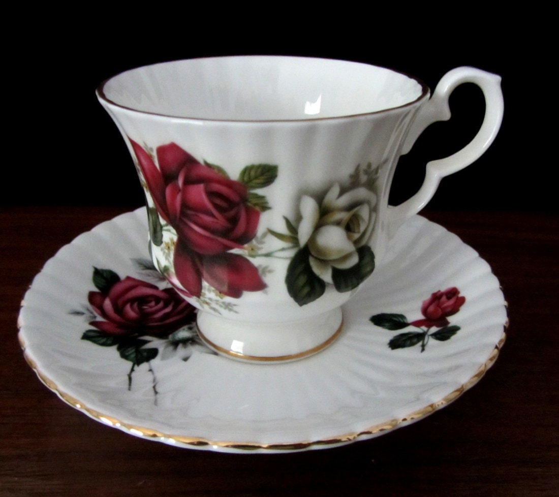 Royal Windsor Red Roses and White Rose Fine Bone China Tea Cup