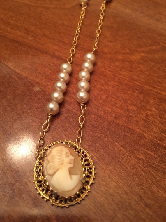 Felicity necklace by savvystatecollege on Etsy