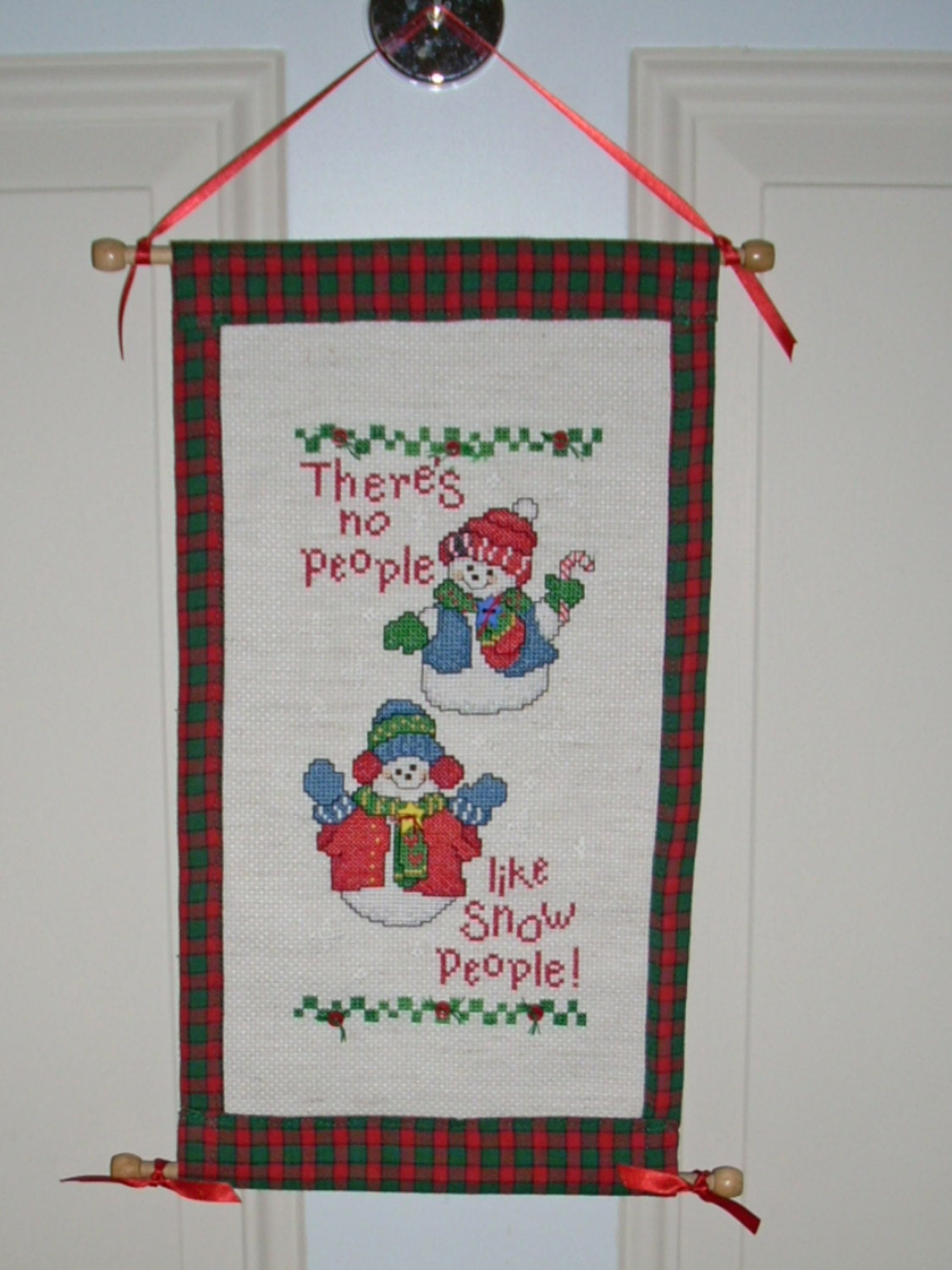 CHRISTMAS/WINTER---Snowmen Wall Hanging in Cross Stitch