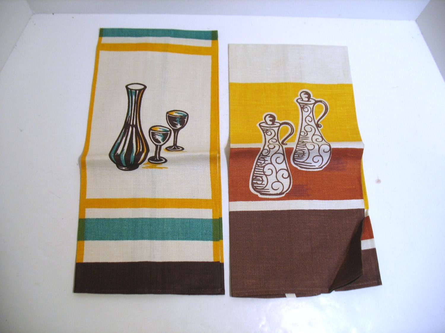 Pair Vintage Tea Towels Bar Towels Wine Cruet Serving Table Setting
