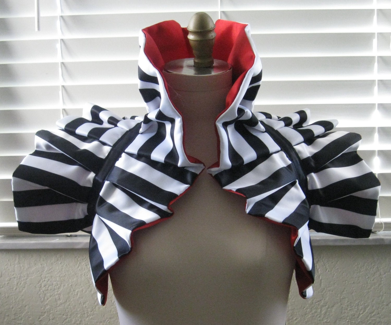 Dramatic Reversible Harley Quinn Cosplay Collar Bolero wrap