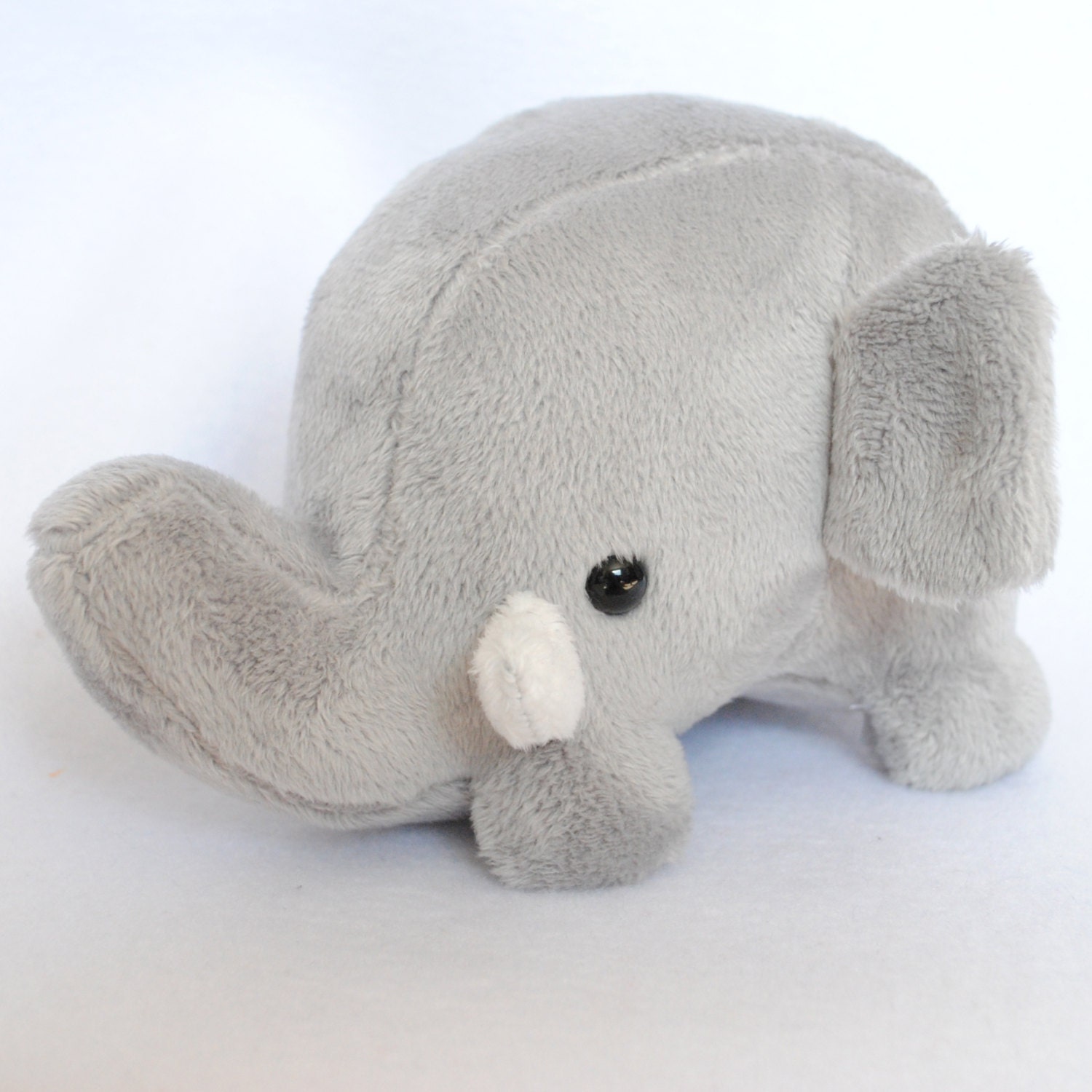 elephant sshlumpie blanket plush in gray