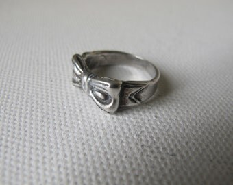 Vintage Sterling Silver Bow Forget Me Not Engraved Ring