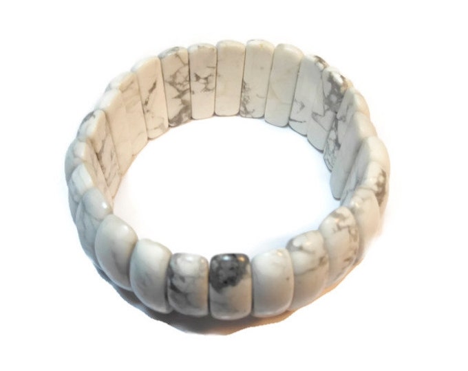 FREE SHIPPING White Howlite bracelet, stretch natural carved gemstone vintage