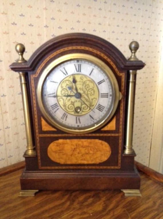 Vintage Art Deco Manning & Bowman Electric Clock 923 Mantel