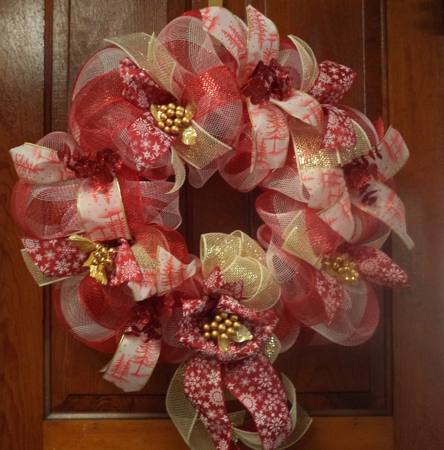 Red and White Christmas Holiday Mesh Wreath