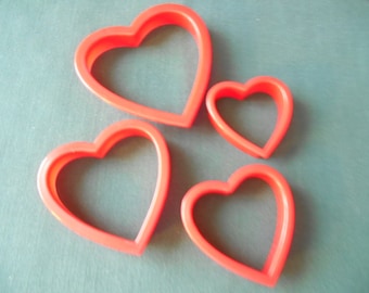 Set of 4 Red Heart Shaped Cookie Cutters, New 3 78 inch to 2 inch Cookies
