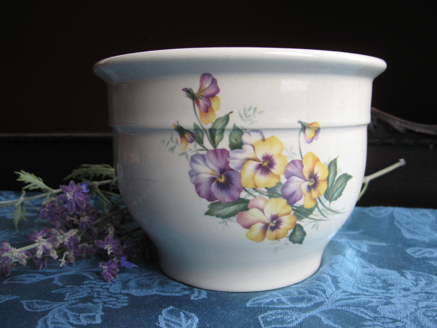 ZANESVILLE STONEWARE Flower Pot Violets 1980s White by Debonyx