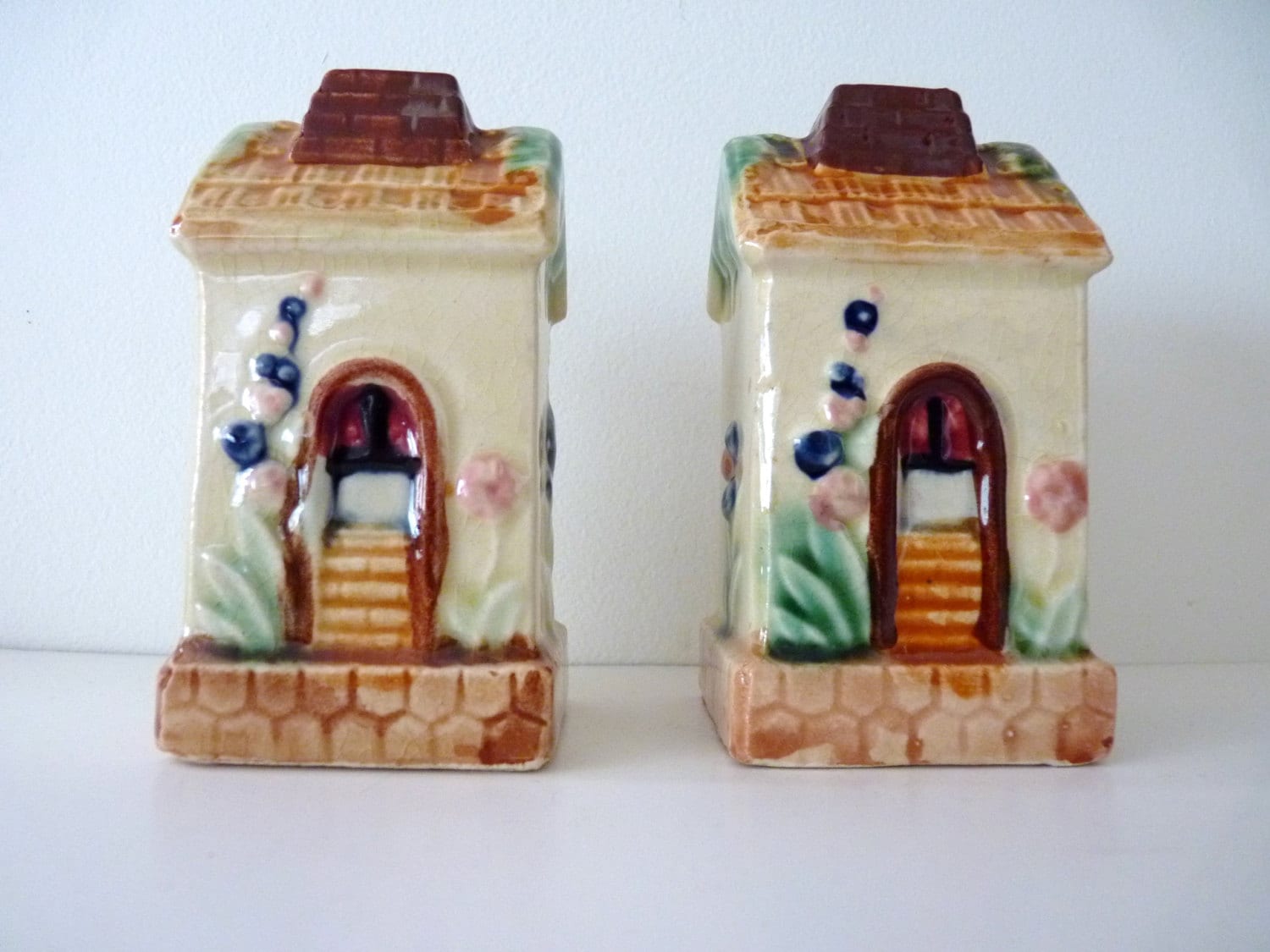 Salt and Pepper Shakers Country Cottage vintage ceramic
