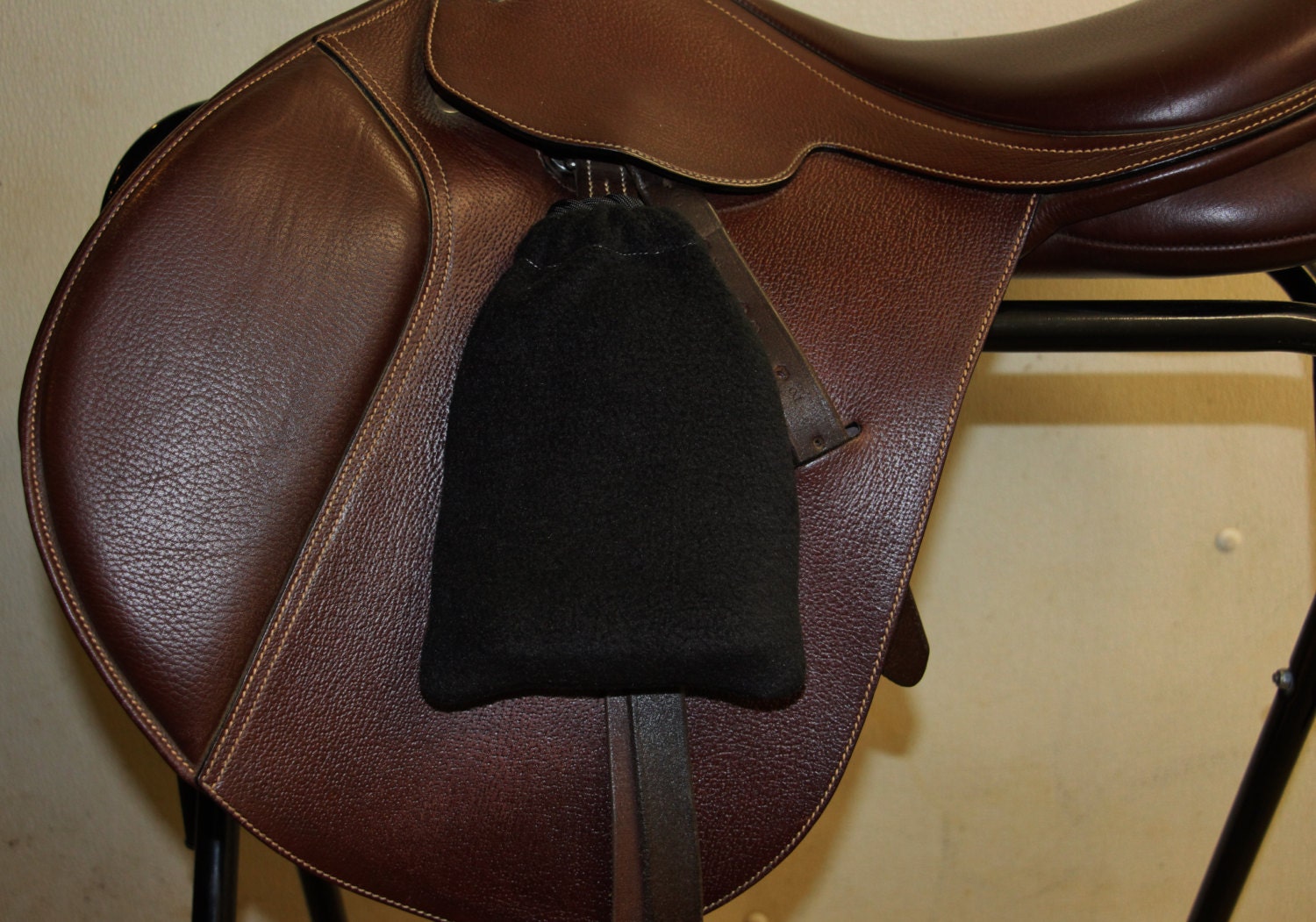 English Saddle Pad Tack Stirrup Iron Horse Fleece Covers BLACK