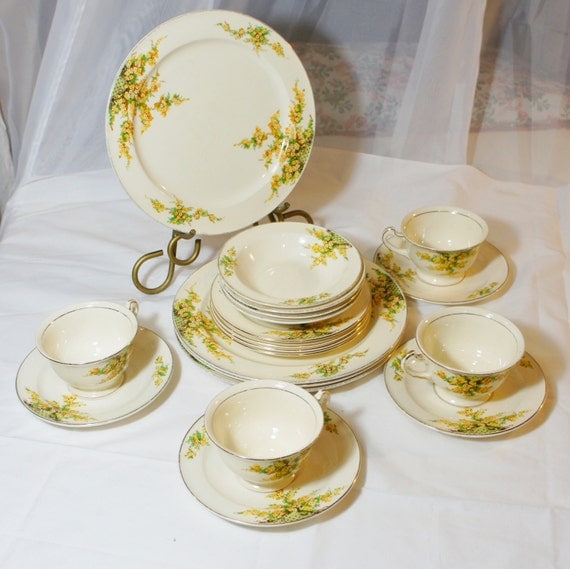 Edwin M Knowles China Co 20 Piece 4 Place Setting Yellow