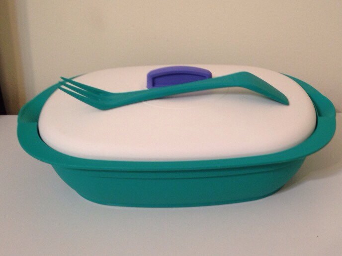 NEW! Tupperware Legacy Serving Platter microwave dish 7 1/4 cups 3183C Haute Juice