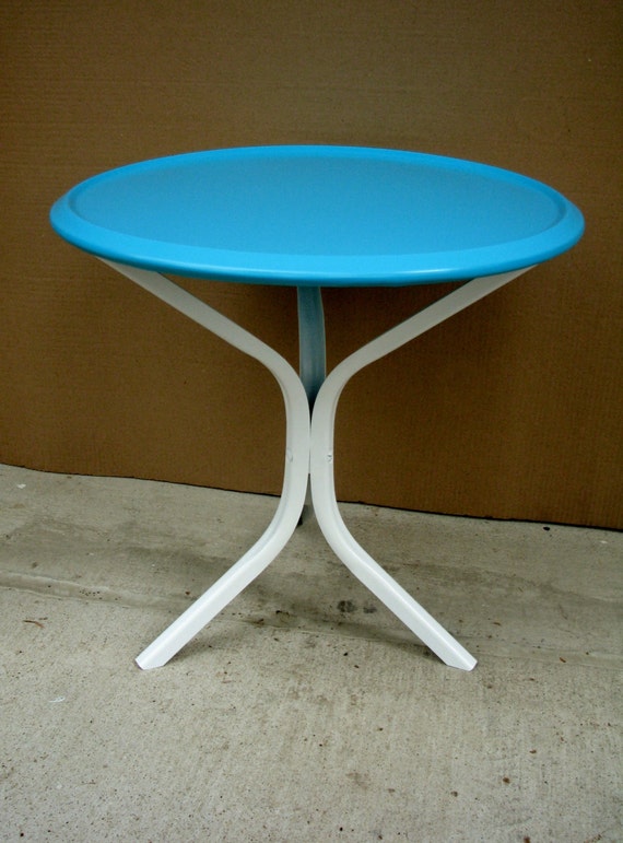 Vintage Mid Century Modern Turquoise Metal Patio Table Round