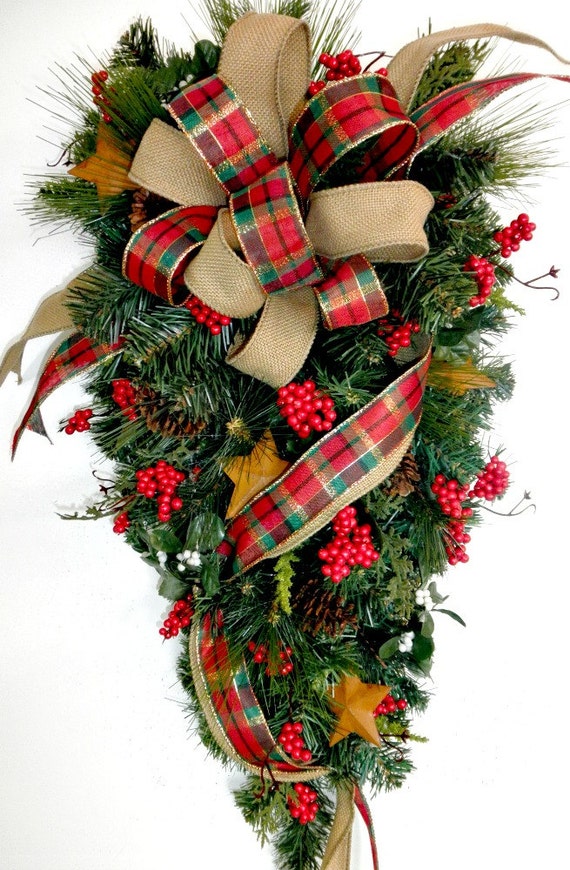 Country Christmas Teardrop Swag