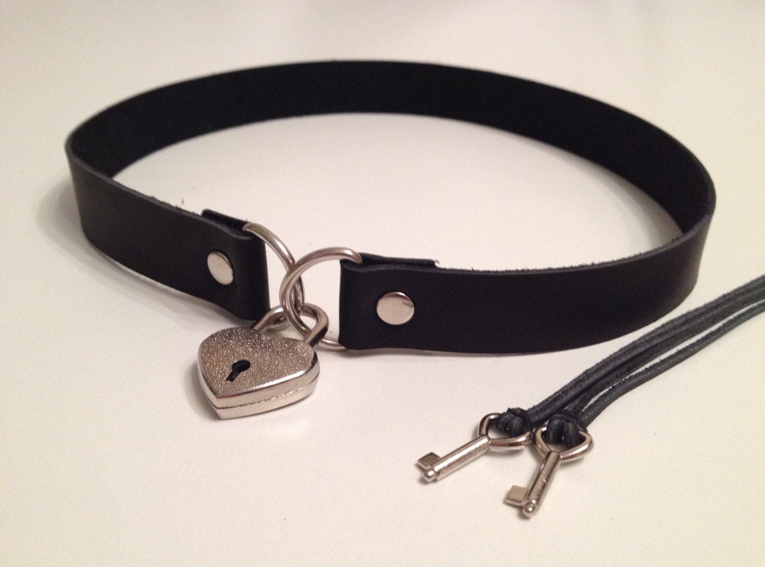 Lockable collar necklace Women collar choker by DodoLeather