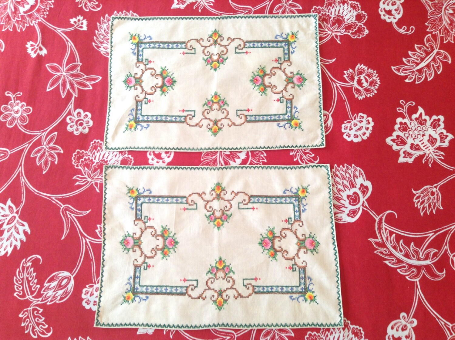 Vintage 1940's Cross Stitch Placemats Dresser Cloth 2