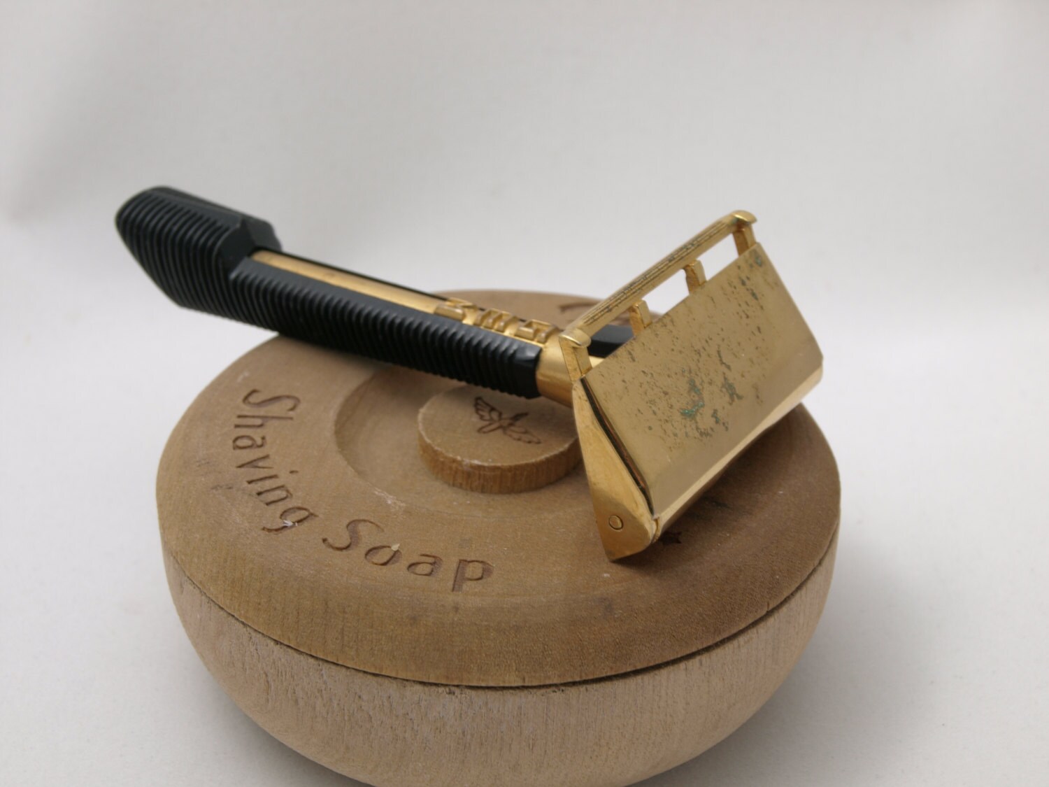 GEM Push Button Single Edge Safety Razor with blades