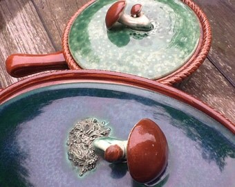 Set of 2 dishes with lids