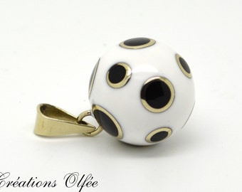 Bijoux en blanc et noir - Motif pois - Collier de grossesse - Collier musical - Bola Olfée - Met le ventre de la femme enceinte en valeur