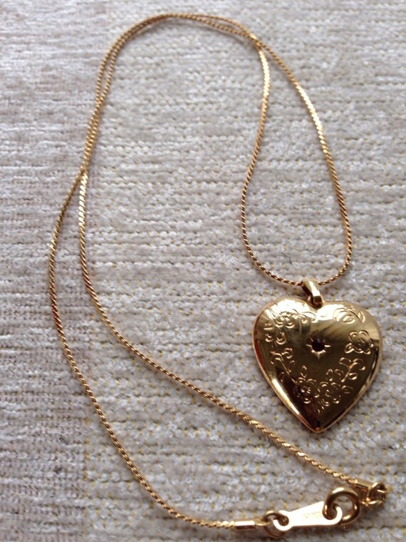 Avon Vintage Heart Necklace with Stone by AvonBearsAndBeads