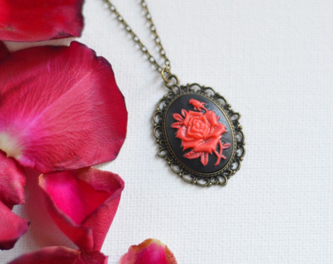Scarlet Rose // Oval pendant metal brass with a cameo from polymer clay // Floral Motifs // Retro, Vintage, Shabby Chic // Red and Black