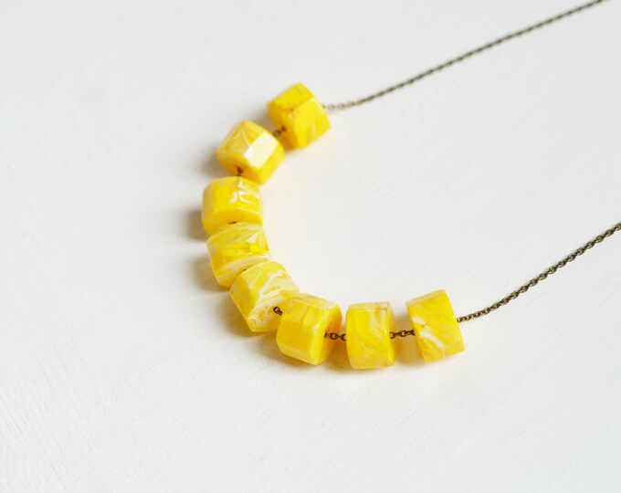 SALE! Necklace metal brass with acrylic beads // Yellow // Fresh //