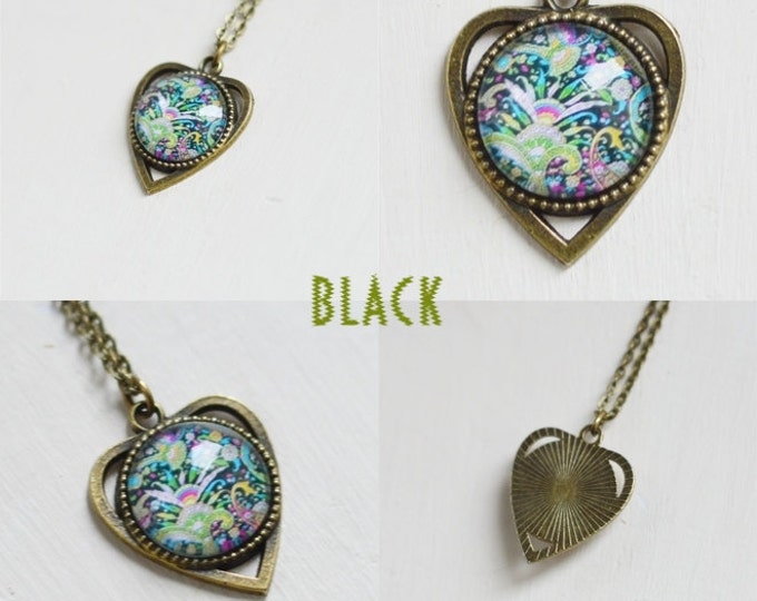 Boho Chic // The pendant is heart-shaped metal brass with pictures under glass // Colorful // Fresh, Beauty, Style // Black, Pink, Green