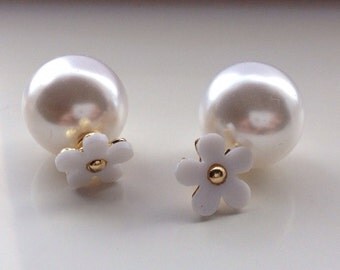 White double daisy pearl earrings
