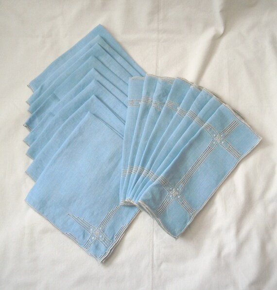 Vintage blue placemats with matching napkins