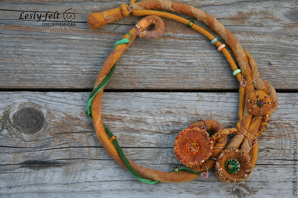 Felted necklace Wool Necklace Wire necklace Copper by Leslyfelt