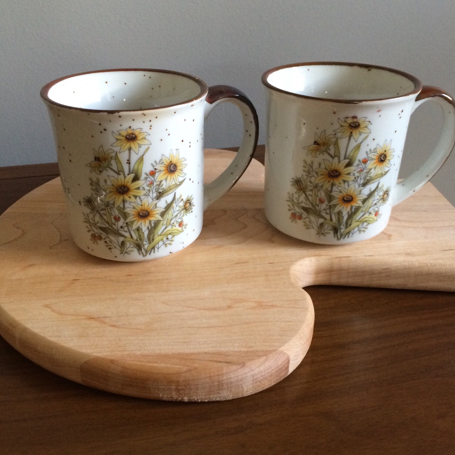 Set of 2 vintage yellow flower coffee mugs by JacknGing on Etsy