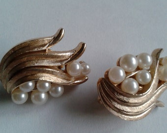 VINTAGE TRIFARI EARRINGS