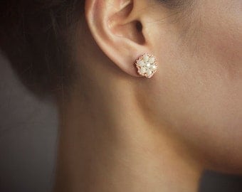 DAISY FLOWER EARRINGS / pale coral stud earrings / bridesmaid gift / allergy free jewelry