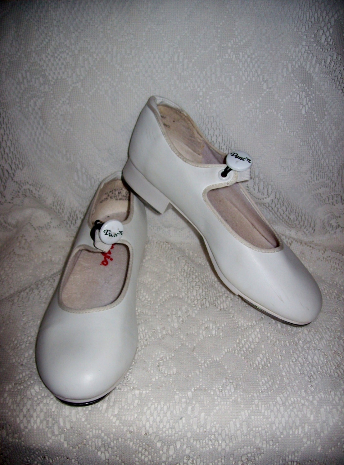 Vintage Ladies White Tap Shoes By Capezio Size 6 by SusOriginals