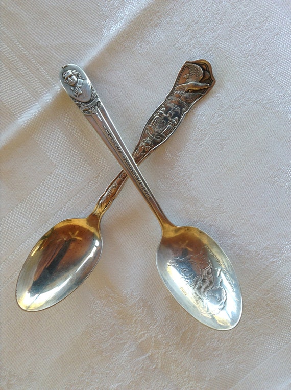 Vintage Souvenir Spoons Silverplate Collectable by RobinsLane