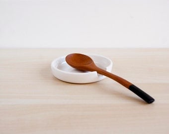 Minimalist ceramic spoon rest, Pottery spoon rest, Ceramic spoon holder, Ceramics & pottery, Scandinavian minimalist ceramic spoon rest
