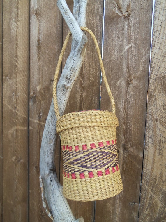 Vintage Rattan Handle Embroidered Bucket-shaped Straw Bag main image 1