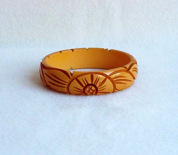 Carved Bakelite Sunflower Bangle 3/4 Bracelet