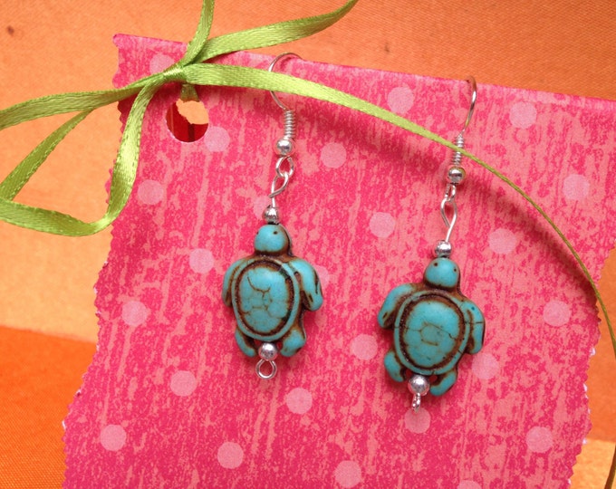 Green turtle dangles-Beach jewelry-Turtle posts-childrens Clip on earrings-Nickel free-Stone-kids jewelry-cute-stone jewelry