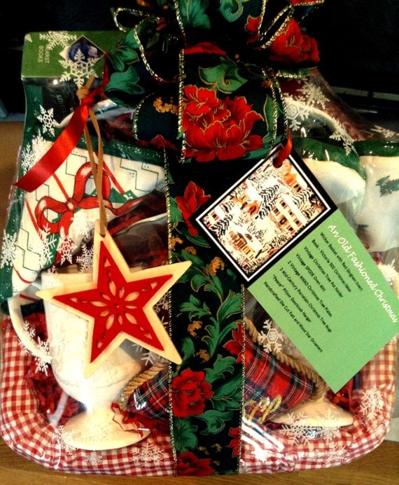 vintage christmas gift basket an old by beadtruetoyourheart vintage christmas gift basket an old by beadtruetoyourheart