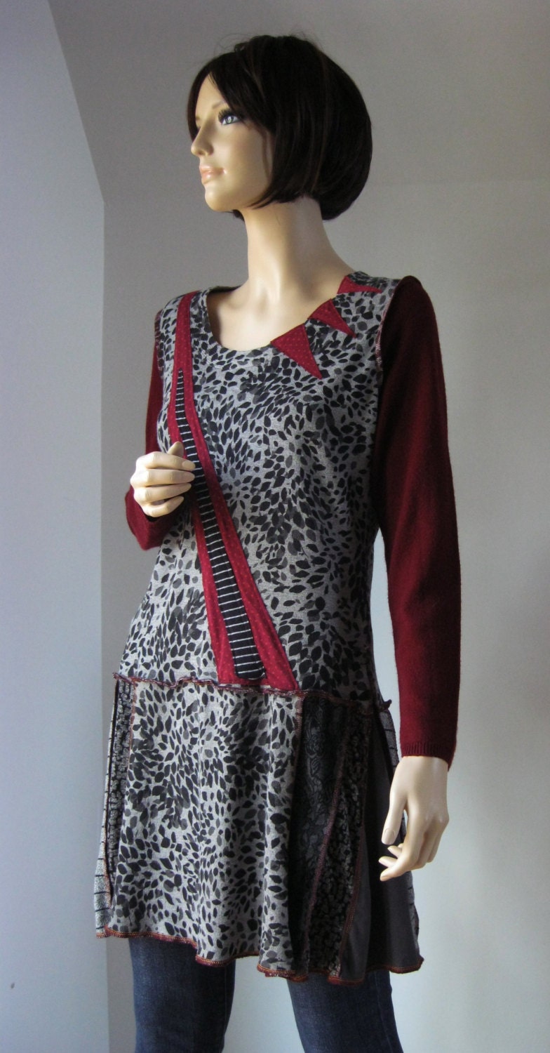 grey and maroon outfit