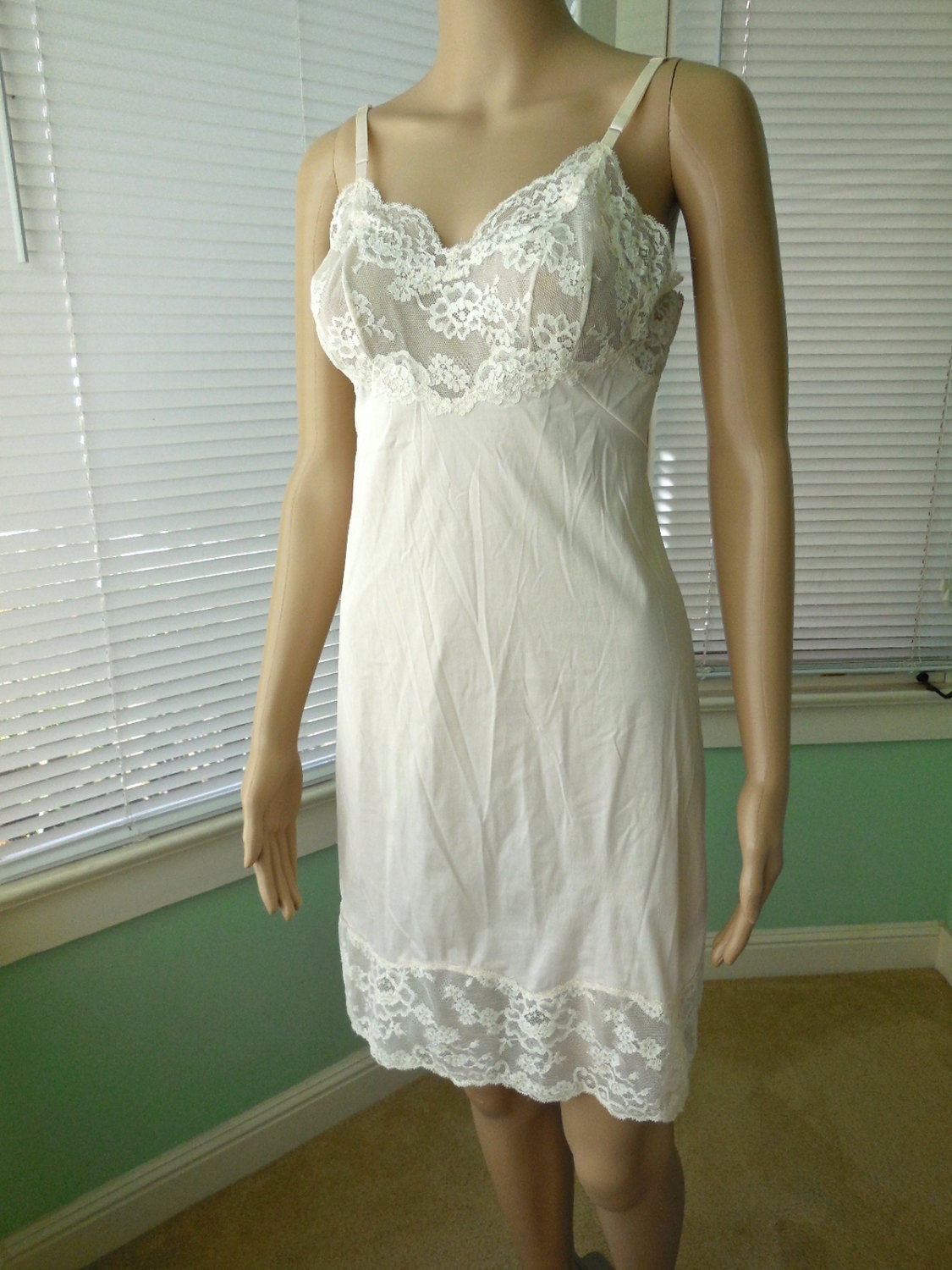 Vintage FULL SLIP/Womens Slip/Short Dress Slip/Full Slip